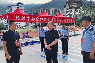 一神带四废！马克西打满首节狂砍21分 其余四个首发挂蛋